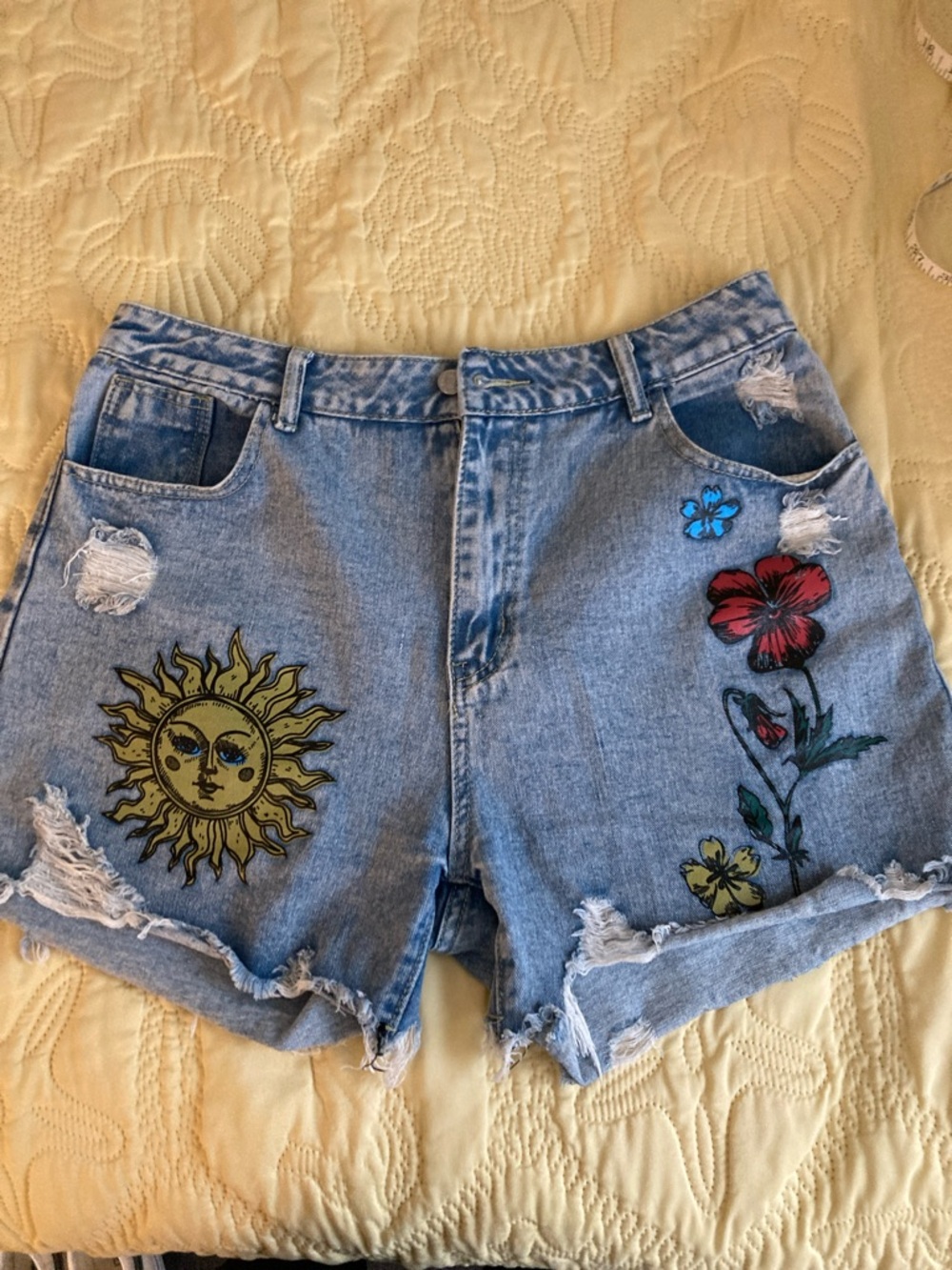 SHEIN Light Blue Distressed Denim Shorts with Sun & Floral patches 2XL